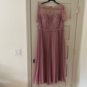 Elegant Pink Lace Evening Dress